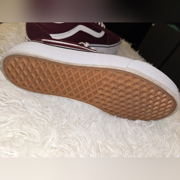 Vans Red and White Sneakers Retro Design - Picture 4 of 5